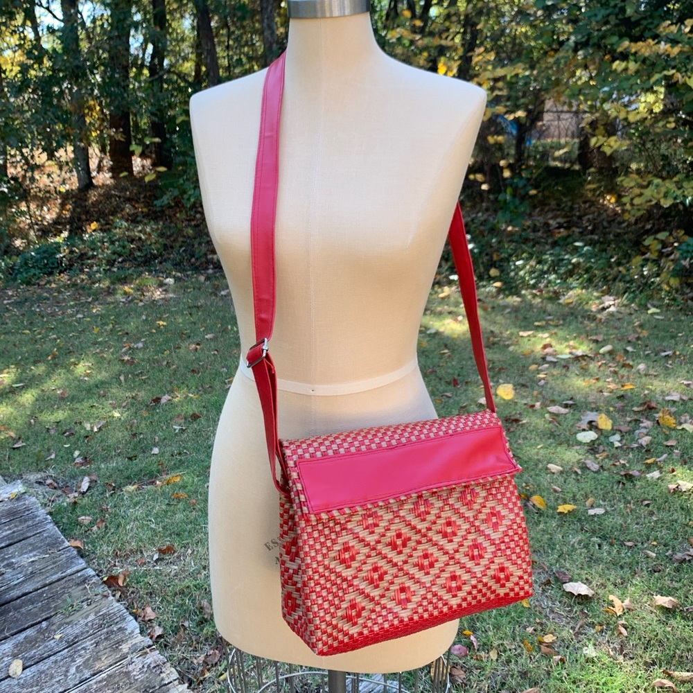 NWOT Vintage Handmade Macrame Crossbody - Picture 3 of 16